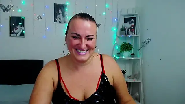 DianaMGG online show from October 2025 05:24:01 PM