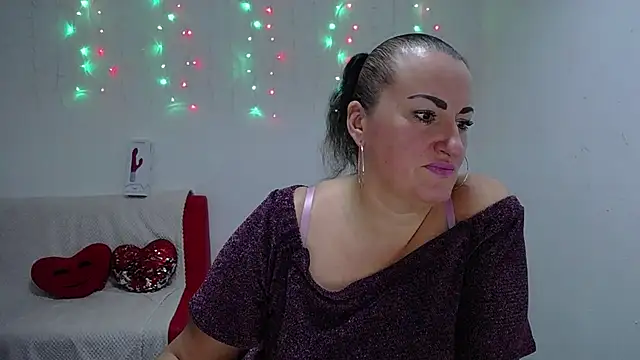 DianaMGG online show from November 2025 06:30:01 AM