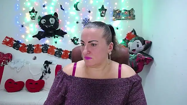 DianaMGG online show from October 2025 05:15:01 PM