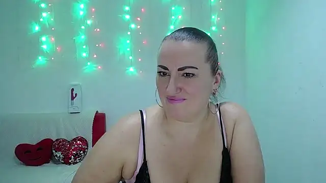 DianaMGG online show from November 2025 06:17:01 AM