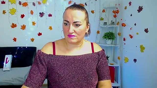 DianaMGG online show from December 2025 06:31:01 PM