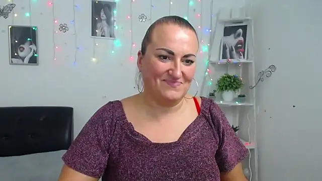 DianaMGG online show from October 2025 05:35:02 PM