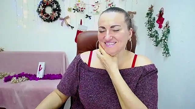 DianaMGG online show from December 2025 06:45:02 PM