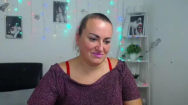 DianaMGG online show from October 2025 05:30:02 AM