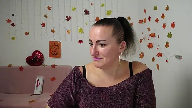 DianaMGG online show from November 2025 06:45:01 PM