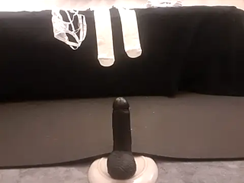 Snapshot of MystiqueRider chatting on October 2025 11:51:02 AM MystiqueRider online show from October 2025 11:51:02 AM