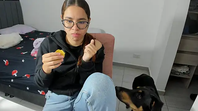 Greciaruiz  online show from November 2025 12:03:02 AM