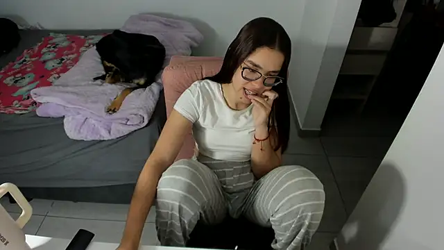 Greciaruiz  online show from April 2026 12:47:02 AM