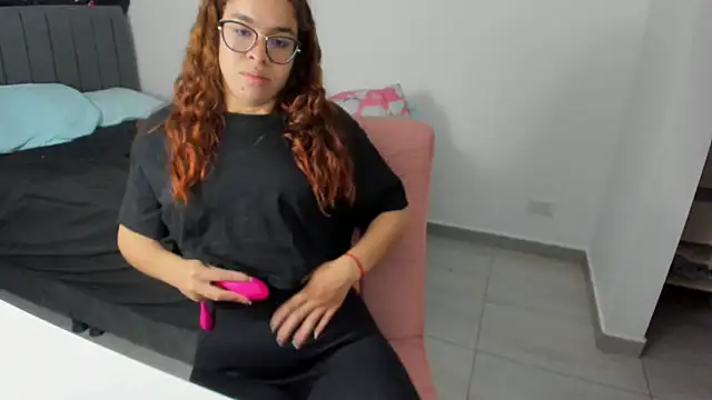 Greciaruiz  online show from October 2025 10:22:01 PM