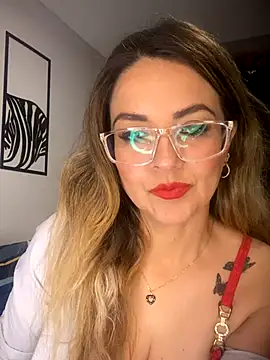 Snapshot of Azaahara_ chatting on November 2025 09:18:01 PM Azaahara online show from November 2025 09:18:01 PM