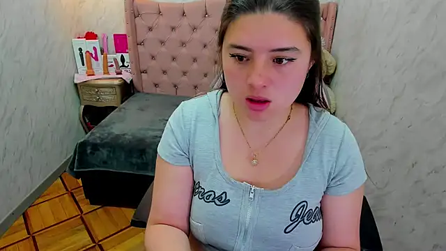 Lianngrace online show from November 2025 02:43:01 PM