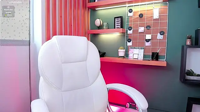 Bella walker  online show from November 2025 05:07:02 PM