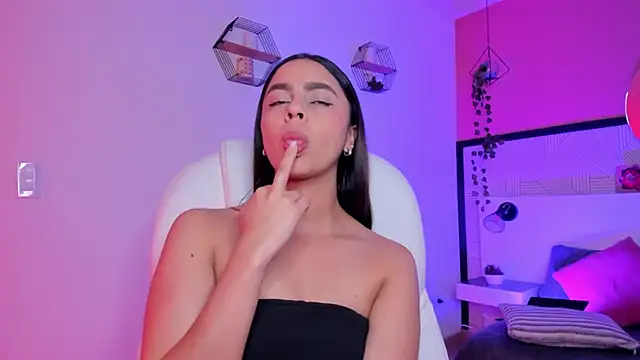 Bella walker  online show from April 2026 09:39:33 PM