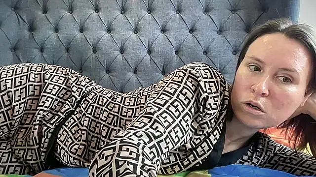 eatmypie69 online show from November 2025 11:05:01 AM