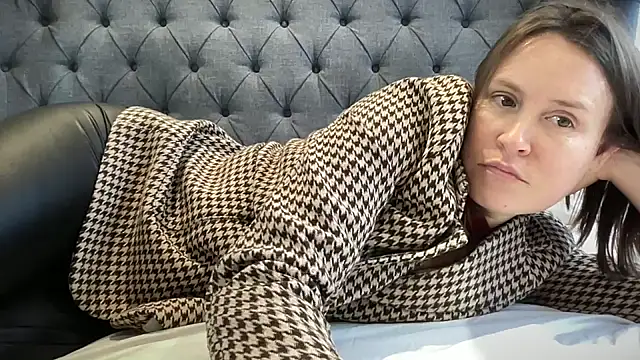 eatmypie69 online show from November 2025 01:48:01 PM