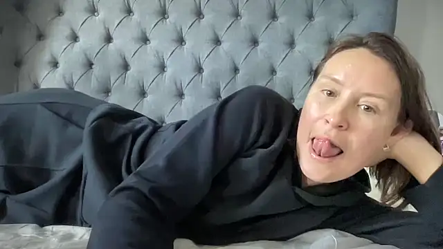 Snapshot of eatmypie69 chatting on September 2025 09:26:02 AM eatmypie69 online show from September 2025 09:26:02 AM