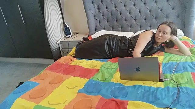 eatmypie69 online show from April 2026 09:57:02 AM