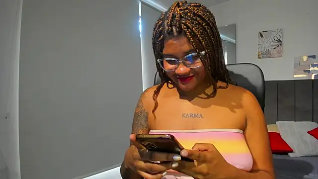 Snapshot of ZahraRose chatting on March 2025 03:37:02 PM ZahraRose online show from March 2025 03:37:02 PM