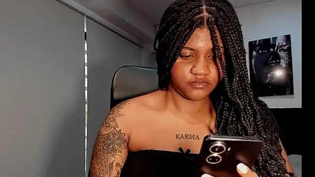 Snapshot of ZahraRose chatting on October 2025 09:49:02 PM ZahraRose online show from October 2025 09:49:02 PM