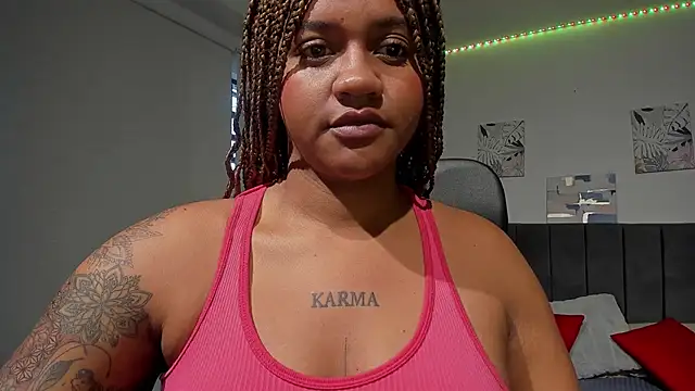 Snapshot of ZahraRose chatting on March 2025 11:45:01 AM ZahraRose online show from March 2025 11:45:01 AM