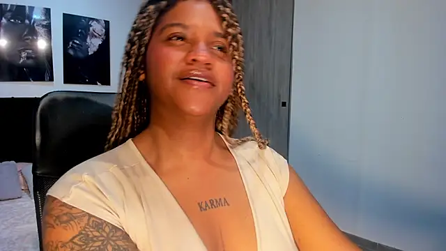 Snapshot of ZahraRose chatting on September 2025 08:40:01 PM ZahraRose online show from September 2025 08:40:01 PM