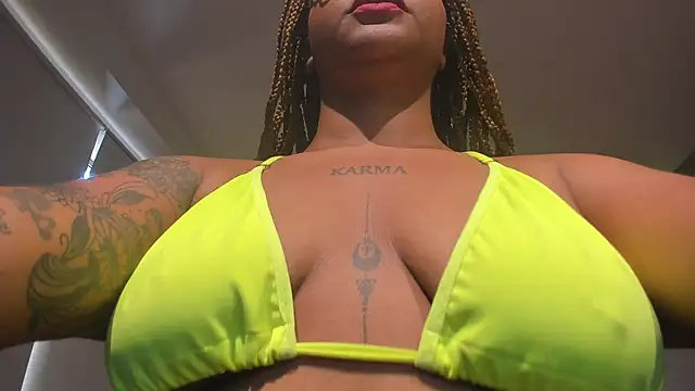 Snapshot of ZahraRose chatting on March 2025 03:04:01 PM ZahraRose online show from March 2025 03:04:01 PM