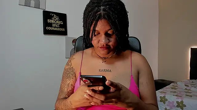 Snapshot of ZahraRose chatting on October 2025 08:05:01 PM ZahraRose online show from October 2025 08:05:01 PM