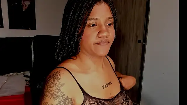 Snapshot of ZahraRose chatting on October 2025 08:06:02 PM ZahraRose online show from October 2025 08:06:02 PM