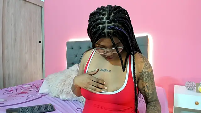 Snapshot of ZahraRose chatting on November 2025 01:33:02 PM ZahraRose online show from November 2025 01:33:02 PM