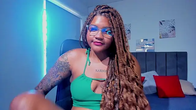 Snapshot of ZahraRose chatting on March 2025 06:45:02 PM ZahraRose online show from March 2025 06:45:02 PM