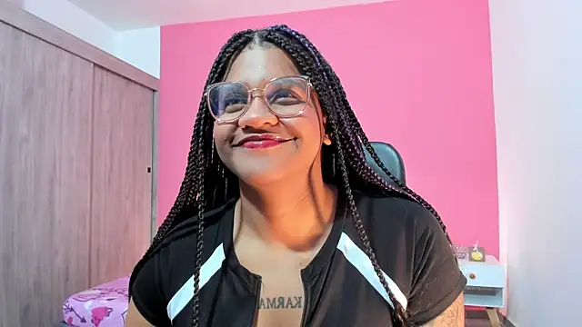 Snapshot of ZahraRose chatting on November 2025 06:30:01 PM ZahraRose online show from November 2025 06:30:01 PM