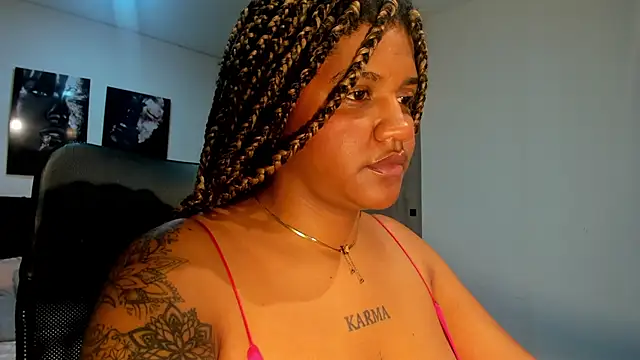 Snapshot of ZahraRose chatting on September 2025 08:41:02 PM ZahraRose online show from September 2025 08:41:02 PM