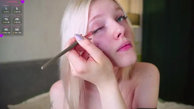 EdlaHewell online show from March 2026 01:11:01 AM