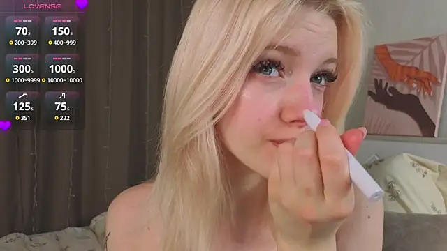 EdlaHewell online show from February 2026 01:15:02 AM