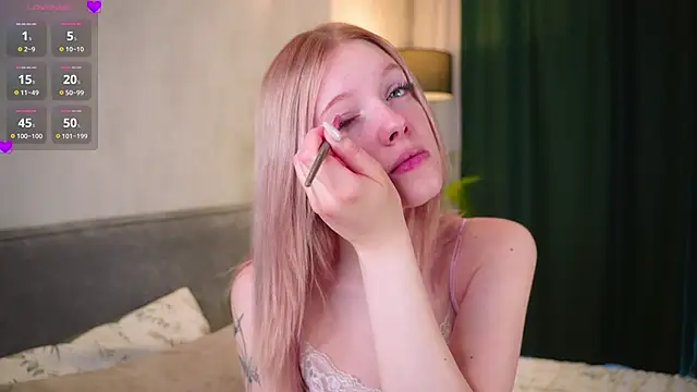 EdlaHewell online show from April 2026 01:08:01 AM