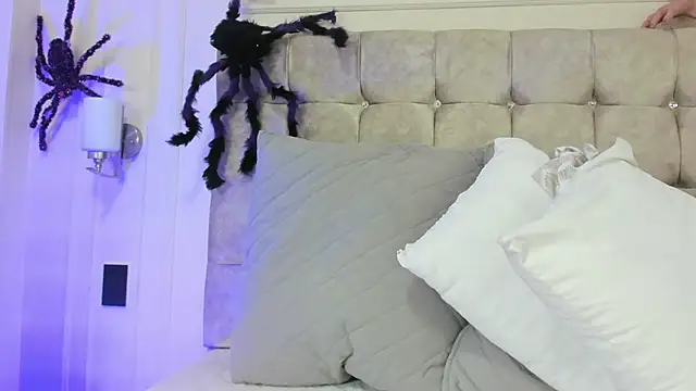 Snapshot of JasmineRoss_1 chatting on October 2025 07:02:01 PM JasmineRoss 1 online show from October 2025 07:02:01 PM