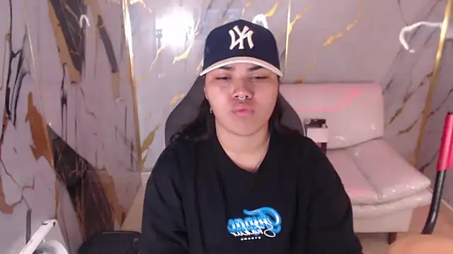 Snapshot of melany_rouse18 chatting on October 2025 11:42:02 AM melany rouse18 online show from October 2025 11:42:02 AM