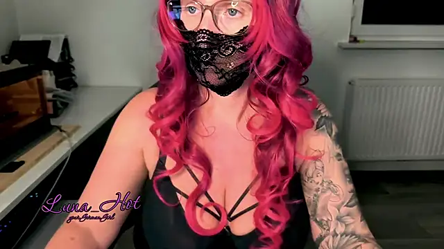 Snapshot of Lunalein chatting on November 2025 08:31:02 PM Lunalein online show from November 2025 08:31:02 PM