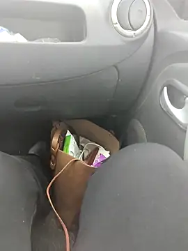 Snapshot of Loly2025 chatting on February 2025 10:43:02 AM Loly2025 online show from February 2025 10:43:02 AM