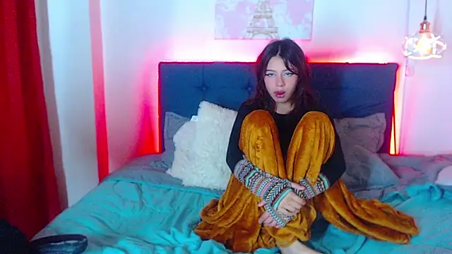 fyreandfox  online show from March 2025 10:47:01 PM