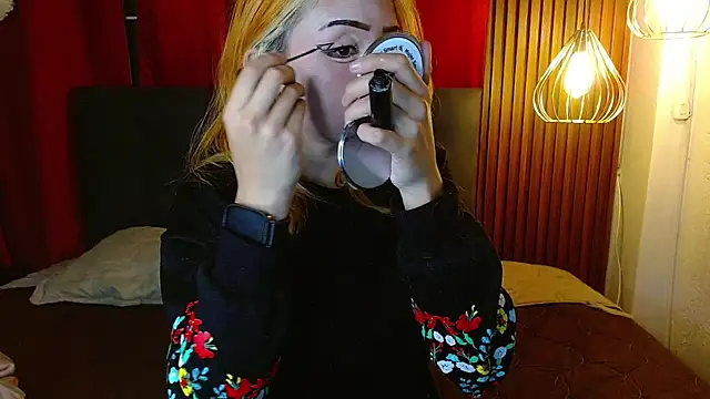 fyreandfox  online show from April 2026 07:42:02 PM