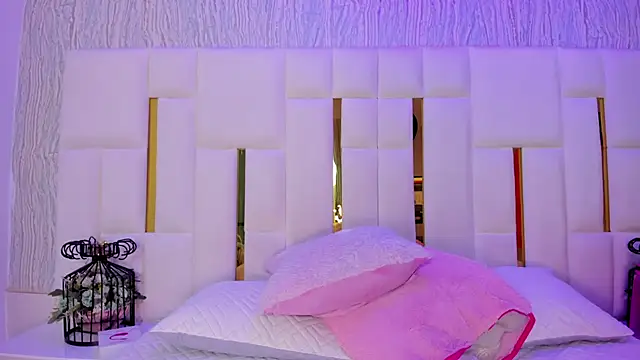 hillary uckerman  online show from February 2026 11:39:02 AM