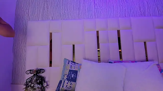 hillary uckerman  online show from April 2026 11:39:02 AM