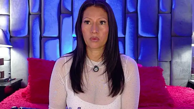 Aisha Nowak online show from April 2026 10:38:02 PM