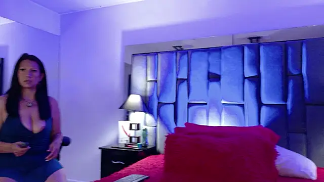 Aisha Nowak online show from April 2026 10:06:02 PM