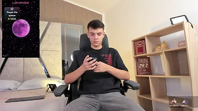 JacobRoberts1 online show from December 2025 08:19:01 PM