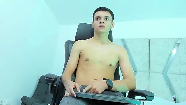 JacobRoberts1 online show from February 2025 10:28:02 AM