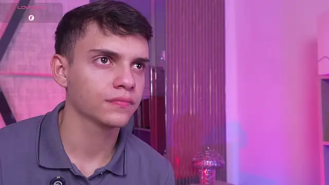 JacobRoberts1 online show from December 2025 09:08:02 PM