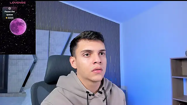 JacobRoberts1 online show from November 2025 08:35:02 PM