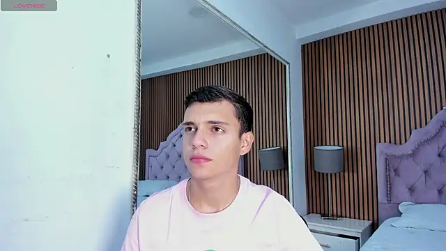 JacobRoberts1 online show from September 2025 02:29:02 PM